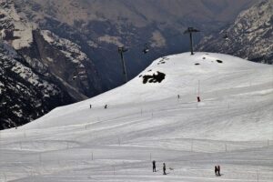 guests skiing in verbier
